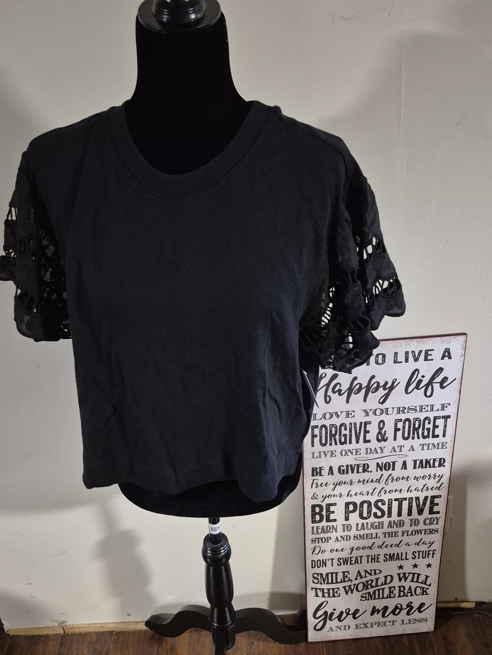 GAP Black Vintage Cropped Court Tshirt - Picture 1 of 5